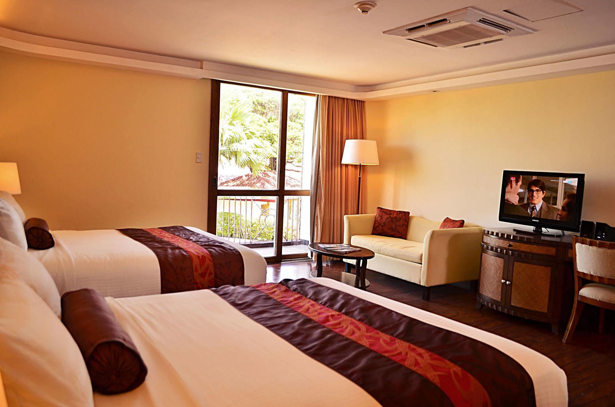 Thunderbird Resorts - Rizal Binangonan Екстериор снимка
